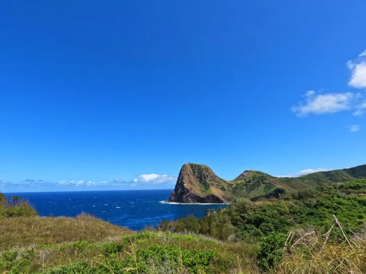 kahekili highway large rock formations along scenic coastline