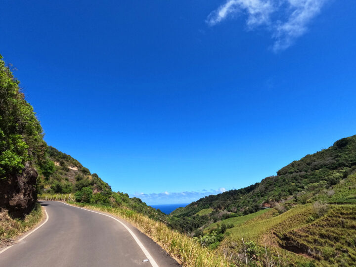 one lane kahekili highway in Maui with road on left and valley on right out to ocean