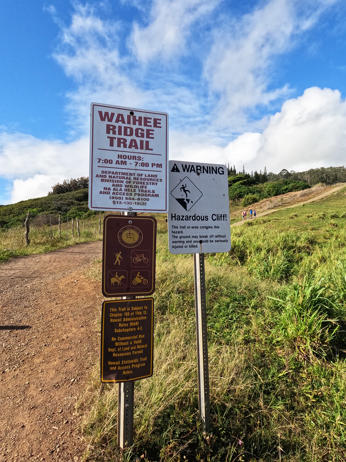 signs at waihee ridge trail with ours cliff warnings and trail details